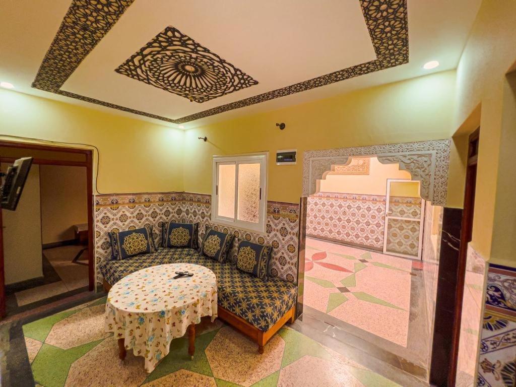Dar Haut De Gamme Et A Un Prix Imaginaire Hostcom For Families Only 우즈다 외부 사진